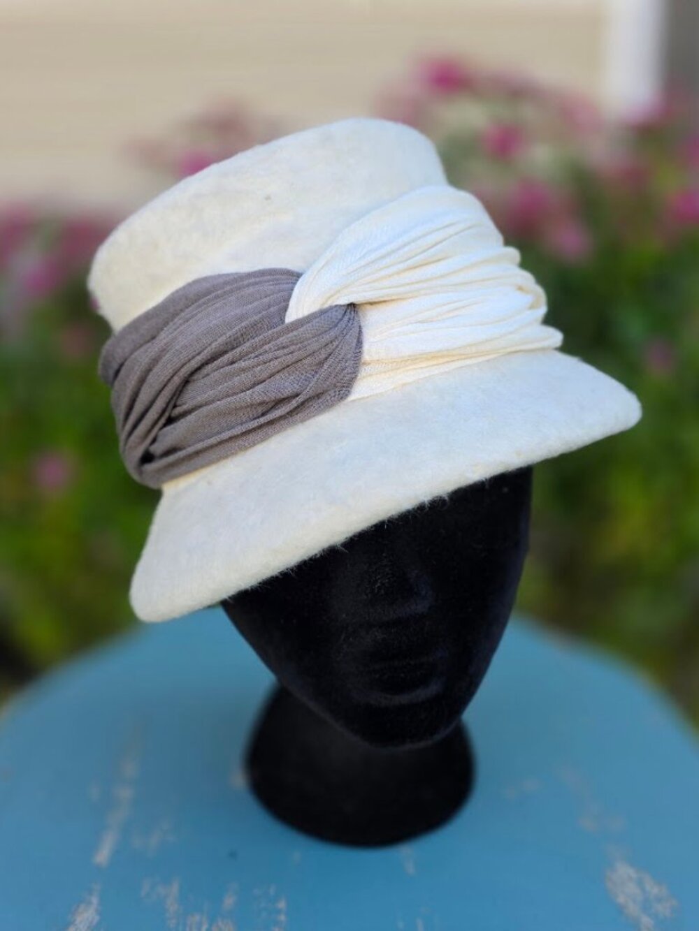 Vintage 1950s 60s Bunny Fur Felt Hat Italy Ivory Gray Size 22